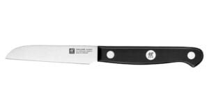 Cuchillo mondador de mango negro y tres rechames donde el central tiene el logo de la marca Zwilling