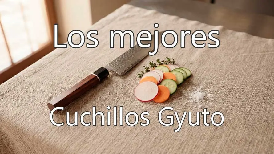 Cuchillo Gyuto sobre tela color hueso en cocina