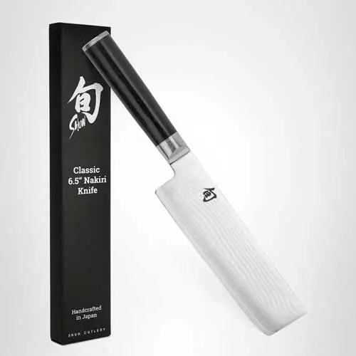 KAI Shun Classic Nakiri 16,5 cm (DM-0728), VG-MAX a 61 HRC con damasco de 69 capas, 188-229 €.